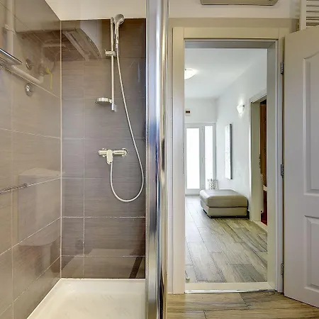 200 Meter Zum Mit Salzwasserpool, Grill, Sonnenterrasse Апартаменты Пула