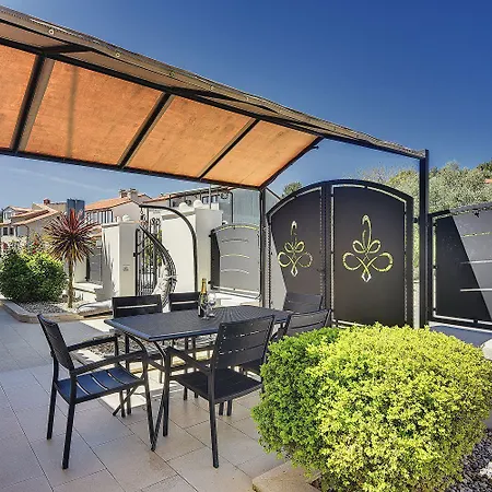 200 Meter Zum Mit Salzwasserpool, Grill, Sonnenterrasse Пула