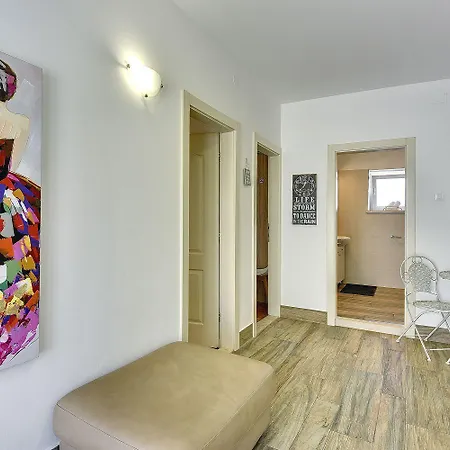 200 Meter Zum Mit Salzwasserpool, Grill, Sonnenterrasse Апартаменты *