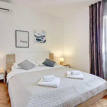 200 Meter Zum Mit Salzwasserpool, Grill, Sonnenterrasse Пула