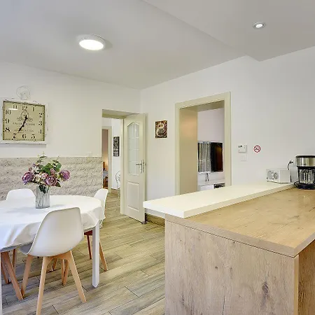 200 Meter Zum Mit Salzwasserpool, Grill, Sonnenterrasse Apartman *