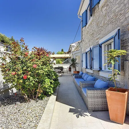 200 Meter Zum Mit Salzwasserpool, Grill, Sonnenterrasse Apartman *