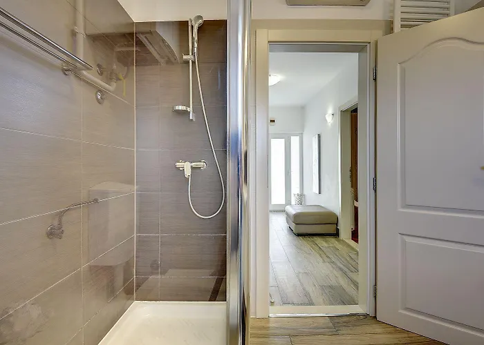 200 Meter Zum Mit Salzwasserpool, Grill, Sonnenterrasse Appartamento Pola