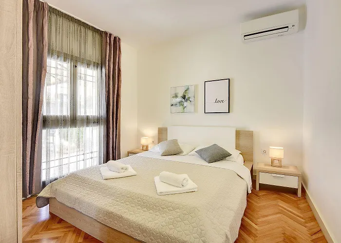 Appartamento 200 Meter Zum Mit Salzwasserpool, Grill, Sonnenterrasse Pola