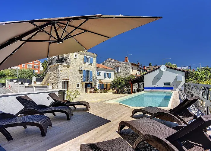 200 Meter Zum Mit Salzwasserpool, Grill, Sonnenterrasse * Pula