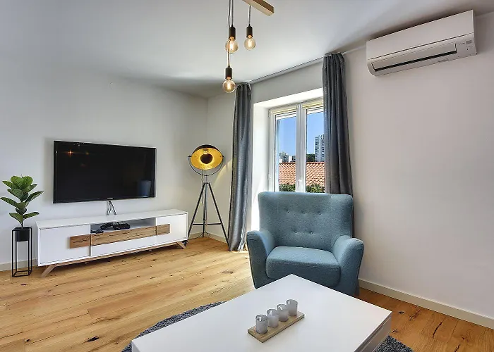 200 Meter Zum Mit Salzwasserpool, Grill, Sonnenterrasse Pola