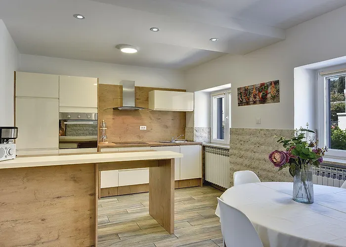 200 Meter Zum Mit Salzwasserpool, Grill, Sonnenterrasse * Pola